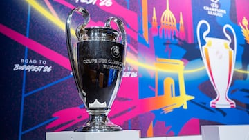 NYON (Switzerland), 27/02/2026.- The Champions League trophy is pictured during the UEFA Champions League round of 16, quarter-final and semi-final and final draw, at the UEFA headquarters in Nyon, Switzerland, 27 February 2026. (Liga de Campeones, Suiza) EFE/EPA/MARTIAL TREZZINI