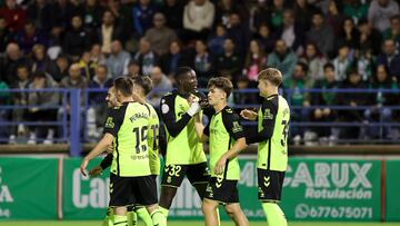 Los jugadores del Betis celebran un gol.