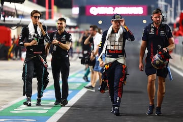 En el GP de Qatar de 2023 el piloto Sargeant tuvo que retirarse porque no aguantaba las altas temperaturas, Ocon vomit¨® dentro de su monoplaza dos veces, Verstappen y Piastri al l¨ªmite, fundidos, tumbados en el suelo, Albon y Ocon tuvieron que acudir al centro m¨¦dico tras la carrera... Ese fue el balance de una carrera que se celebr¨® en octubre pero que, debido a sus altas temperaturas, fue la m¨¢s dura para los pilotos con m¨¢s de 36? y un 60% de humedad.