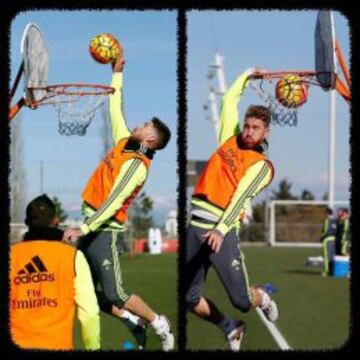 Ramos colgó en Twitter esta imagen jugando un partidillo de baloncesto.