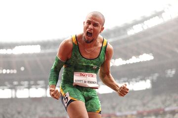 Ricardo Gomes de Mendonca, del equipo de Brasil, reacciona tras ganar la medalla de bronce tras competir en la final masculina de 200