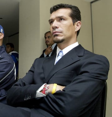 Fichó por el Al-Ittihad en 2006. Estuvo una temporada. 
