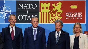 NATO Secretary General Jens Stoltenberg, Turkish President Tayyip Erdogan, Finland's President Sauli Niinisto and Sweden's Prime Minister Magdalena Andersson pose after signing a document during a NATO summit in Madrid, Spain, June 28, 2022. REUTERS/Violeta Santos Moura
