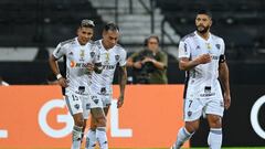 RIO DE JANEIRO, BRAZIL - JULY 17: (L-R) Matías Zaracho of Atletico Mineiro celebrates with teammates Eduardo Vargas and Hulk after scoring the first goal of his team during a match between Botafogo and Atletico Mineiro as part of Brasileirao 2022 at Estadio Olimpico Nilton Santos on July 17, 2022 in Rio de Janeiro, Brazil. (Photo by Andre Borges/Getty Images)