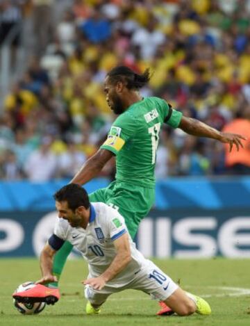 Georgios Karagounis y Didier Drogba 