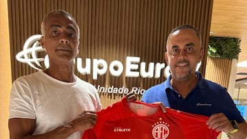 ¡Romário vuelve a los terrenos de juego!