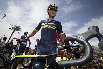 Esteban Chaves antes de comenzar la novena etapa.