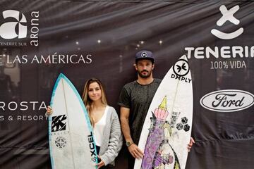 Ambos surfistas estuvieron en la presentación y estarán participando en Las Américas Pro Tenerife, QS1500 de la WSL.