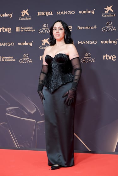 La diseñadora de vestuario de cine Nerea Torrijos posa en la alfombra roja de la 40º edición de los Premios Goya.