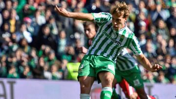 Canales, de penalti, le da el triunfo al Betis en el descuento