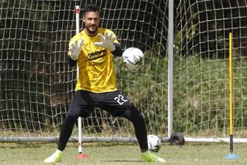 Aldo Bobadilla es el nuevo técnico del Independiente Medellín y hoy dirigió la práctica del equipo que se prepara para el partido ante Once Caldas