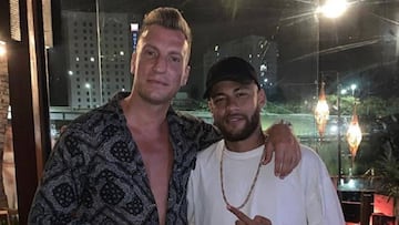 Maxi López publicó una foto junto a Neymar, que será compañero de Mauro Icardi