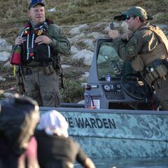 What is the salary of US border patrol agents?