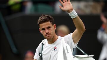 Wimbledon (United Kingdom), 05/07/2023.- Diego Schwartzman of Argentina waves after losing against Jannik Sinner of Italy in their Men' Singles 2nd round match at the Wimbledon Championships, Wimbledon, Britain, 05 July 2023. (Tenis, Italia, Reino Unido) EFE/EPA/ISABEL INFANTES EDITORIAL USE ONLY EDITORIAL USE ONLY
