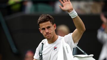 Wimbledon (United Kingdom), 05/07/2023.- Diego Schwartzman of Argentina waves after losing against Jannik Sinner of Italy in their Men' Singles 2nd round match at the Wimbledon Championships, Wimbledon, Britain, 05 July 2023. (Tenis, Italia, Reino Unido) EFE/EPA/ISABEL INFANTES EDITORIAL USE ONLY EDITORIAL USE ONLY
