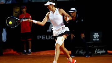 Tennis - ATP - Rome Open - Garbine Muguruza of Spain v Venus Williams of the United States - Rome, Italy - 19/5/17 - Muguruza of Spain returns the ball. REUTERS/Stefano Rellandini