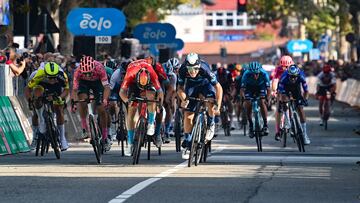 Esprint final del Gran Piemonte 2022, con García Cortina como vencedor.