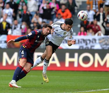 El Levante consiguió empatar el encuentro ante el Burgos con un gol de Roger Brugué. Es este tanto nos quedamos con la asistencia de Adri de la Fuente, con un pase que rompió dos líneas y pasó entre cinco jugadores locales, antes de que el delantero levantinista recibiera la pelota.