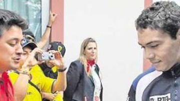 <b>A FIRMAR. </b>Edwin Tenorio notó ayer el calor de la afición tricolor después del entrenamiento. Esta tarde querrá junto a sus compañeros darles una alegría y ver a Ecuador en los octavos de final por primera vez.