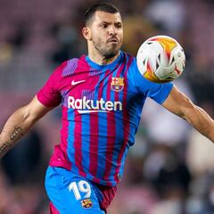 Barcelona: Xavi denies claims that Aguero is to retire from football