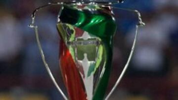 El trofeo de la Copa MX.