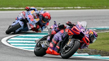 Martín por delante de Márquez en el esprint de Sepang.