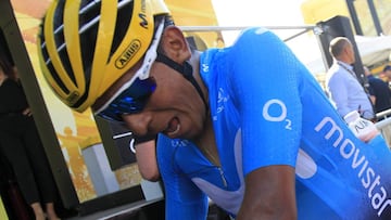 Nairo Quintana llega exhausto a la meta de La Rosière tras la undécima etapa del Tour de Francia.