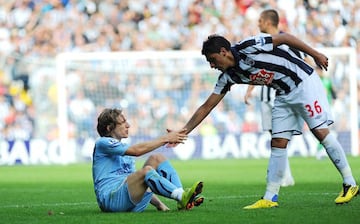 Gonzalo Jara dio el primer gran salto de su carrera en el 09-10. Llegó al West Bromwich de la Premier tras un pago de US$2,7 millones.