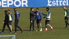 Movida entre Arribas y Andone durante un entrenamiento del Deportivo. 