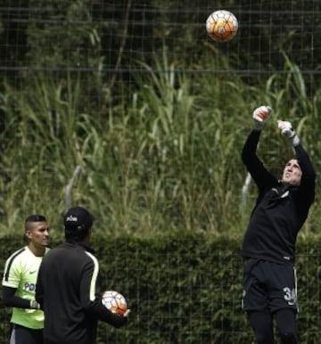 Nacional prepara su partido ante Coritiba en busca de la semifinal