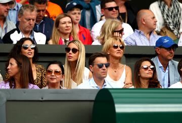 La familia del tenista español presente en la grada dela pista central del All Englanc Club de Wimbledon para animar a Nadal. 