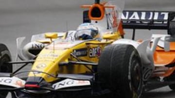 <b>NO FUNCIONÓ.</b> Alonso apostó por neumáticos de lluvia y no le acompañó la suerte. Una buena salida le colocó 5º, pero la no presencia de la lluvia relegó al asturiano a retrasadas posiciones, viendo incluso como Massa le doblaba.