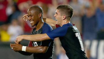 Nagbe y Pulisic celebrando el gol.