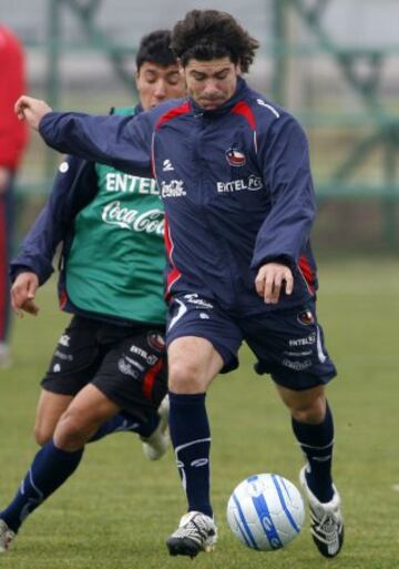 Previo a la nómina, Acosta viajó a ver a cuatro a Argentina. Entre esos, Marcelo Salas que estaba aquejado de problemas físicos. Los superó y fue llamado para las eliminatorias de Alemania 2006.