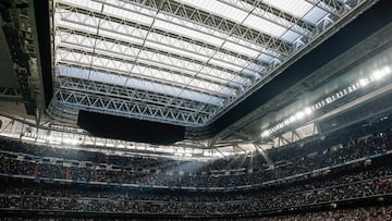 Minuto de silencio en el Bernabéu en el Real Madrid-Almería.