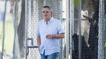El dueño de las Chivas se ha alejado del equipo y ha dejado que su hijo Amaury tome las decisiones importantes del equipo.