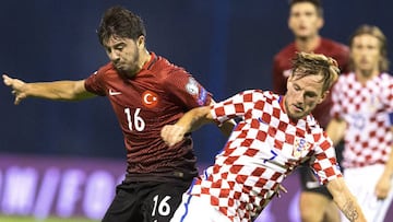 Rakitic y Calhanoglu firman el empate ante Turquía