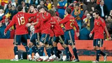 <b>ALEGRÍA. </b>Los jugadores de España celebran uno de los ocho triunfos conseguidos en 2007.