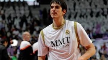 Carlos Suárez sufre una sub-luxación en la rotula de rodilla derecha.