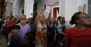 El Betis se da un baño de masas en la ofrenda a la Virgen de Valme