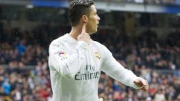 Cristiano responde a la grada llevándose la mano a la oreja