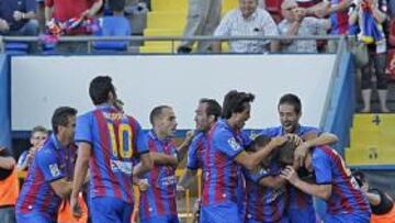 <b>TOCANDO EL CIELO. </b>El Levante celebra su aniversario tras un año mágico en el que consiguieron clasificarse para jugar en Europa.