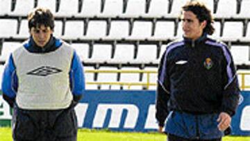 <B>BAJA</B>. Gaspar charla con Antonio Santos al retirarse ayer del ensayo.