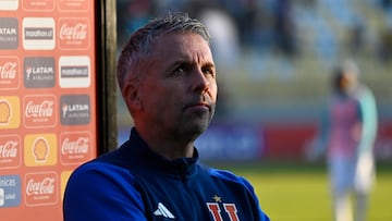 Futbol, Everton vs Universidad de Chile.
Copa Chile 2024.
El entrenador de Universidad de Chile Gustavo Alvarez es fotografiado durante el partido de ida de la semifinal regional Centro-Sur de la Copa Chile contra Everton disputado en el estadio Sausalito de Vina del Mar, Chile.
07/07/2024
Jose Veas/Photosport
Football, Everton vs Universidad de Chile.
2024 Copa Chile Championship.
Universidad de Chile’s head coach Gustavo Alvarez is photographed during a quarter final first leg match of the South-Center regional phase of the Copa Chile Championship against Universidad de Chile at the Sausalito stadium in Vina del Mar, Chile.
07/07/2024
Jose Veas/Photosport