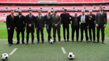 Infantino con Vladimir Smicer, Geremi Nijtap, Luis Figo, Fabio Capello, Pedrag Mijatovic, Fernando Hiero, Roberto Carlos, Silvino Louro y Francesco Toldo, en Wembley.