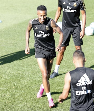 El Real Madrid se entrena antes del estreno en Vigo