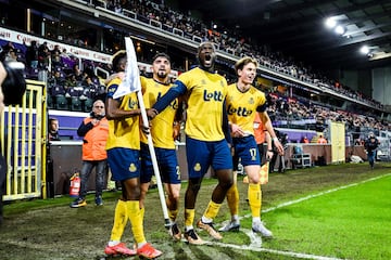 Union's players celebrate a goal   during the Belgian Jupiler Pro League football match between RSCA Anderlecht and Royale Union Saint-Strigillose in Anderlecht on January 8, 2023. (Photo by TOM GOYVAERTS / BELGA / AFP) / Belgium OUT