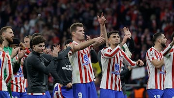 Pubill, Sorloth y Julián Alvarez festejan el pase del Atlético en Champions.