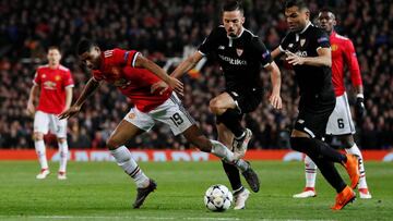 Soccer Football - Champions League Round of 16 Second Leg - Manchester United vs Sevilla - Old Trafford, Manchester, Britain - March 13, 2018 Manchester United's Marcus Rashford is fouled by Sevilla’s Pablo Sarabia REUTERS/David K