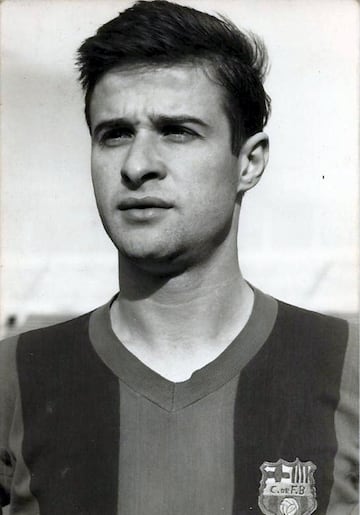 Jugó en dos etapas distintas en el Athletic, entre 1956-1958 y 1959-1960. Después se fue al Barcelona en 1960. En la ciudad condal jugó hasta 1962.